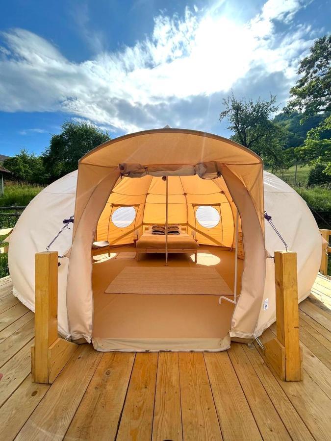 Flore'S Garden Glamping Bran  Extérieur photo