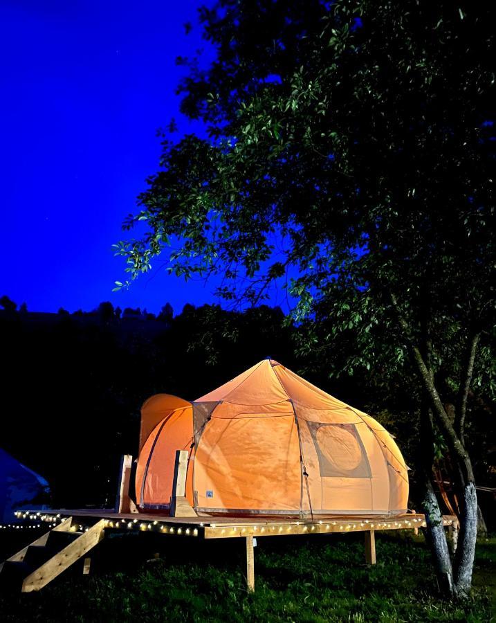 Flore'S Garden Glamping Bran  Extérieur photo